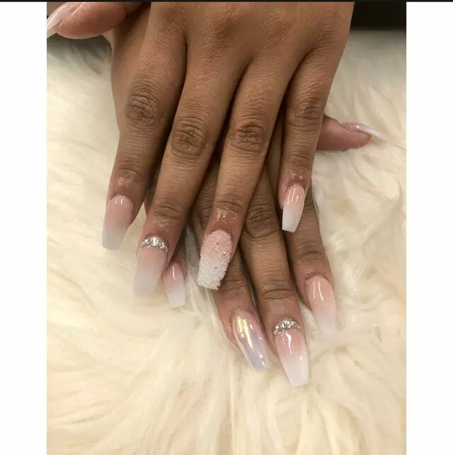 Alma’s Nail Bar