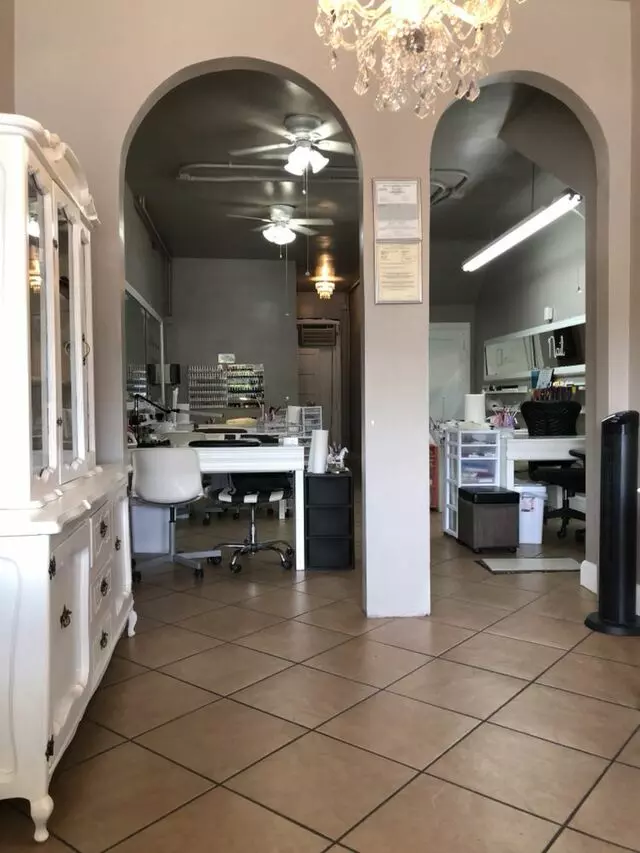 Alma’s Nail Bar