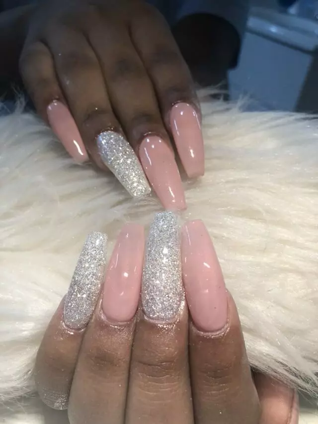 Alma’s Nail Bar