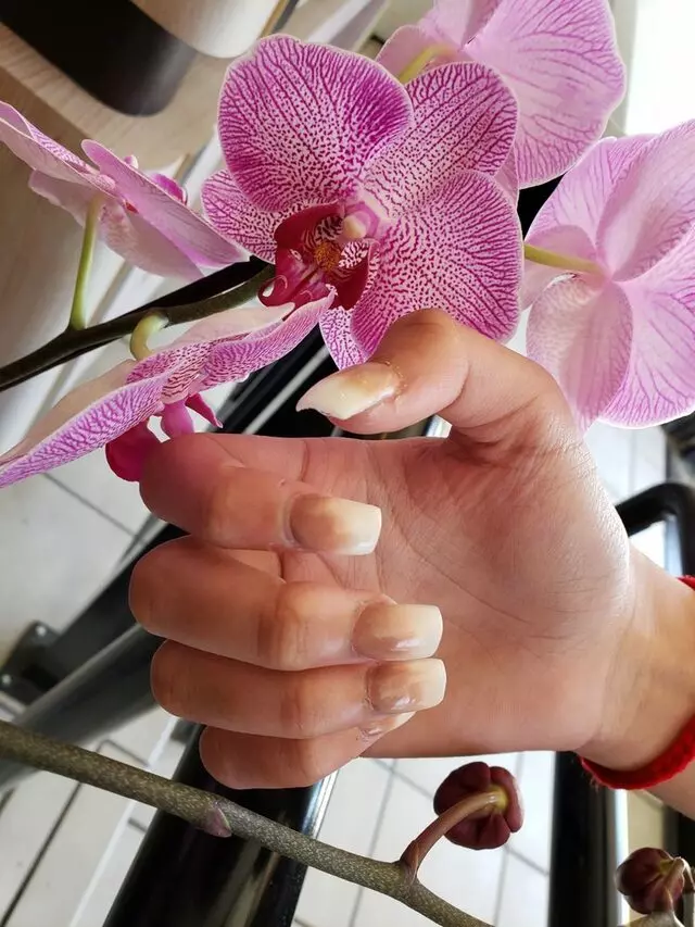 A List Nail Bar