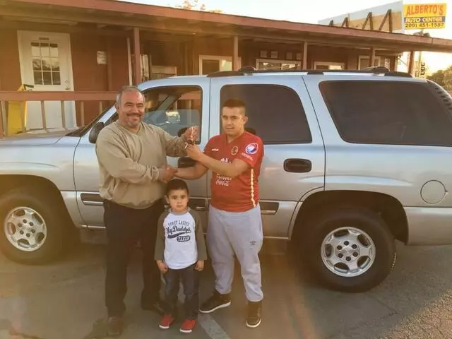 Albertos Auto Center