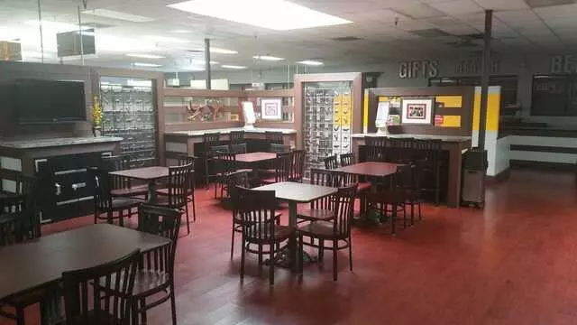 8th St Market & Eatery