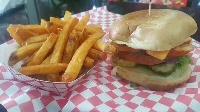 8th St Market & Eatery
