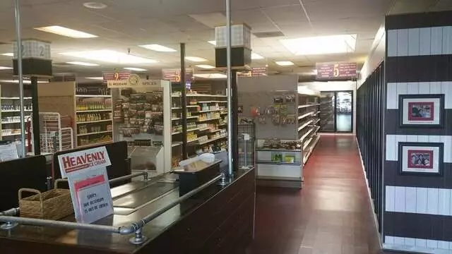 8th St Market & Eatery