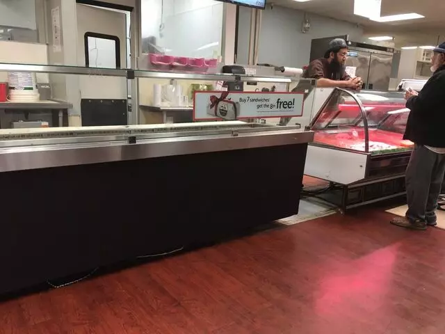 8th St Market & Eatery
