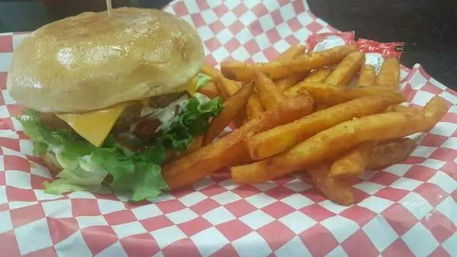 8th St Market & Eatery