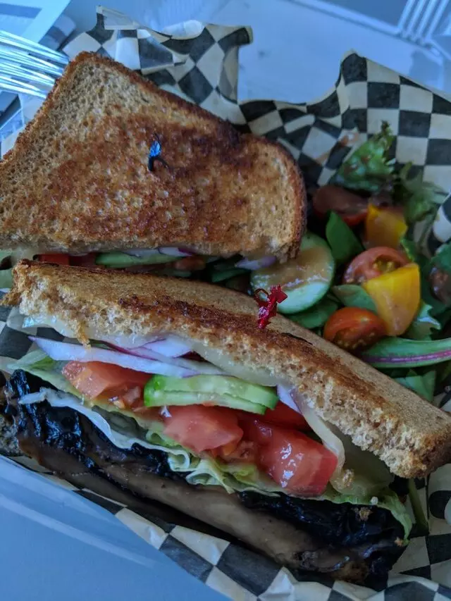 Dobo&apos;s Deli