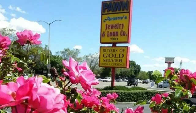 Annette’s Jewelry & Pawn Shop