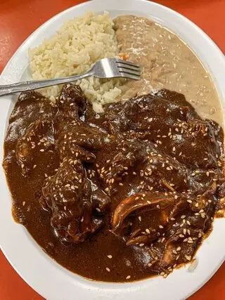 El Siete Mares Restaurant