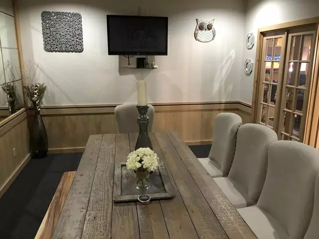 Night owl lounge